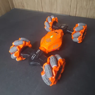 Distortion Stunt Car – Gesture-Controlled RC Twist Car for Boys