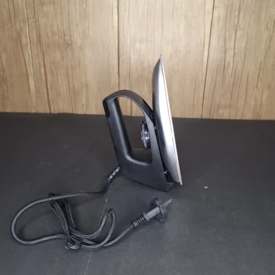 RAF R.1104 1000W Nano Ceramic Electric Iron