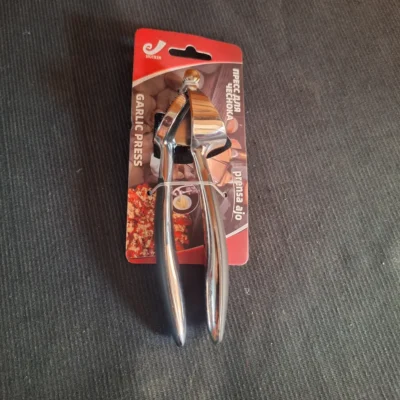 Garlic press with ergonomic handle design Garlic press with ergonomic handle design