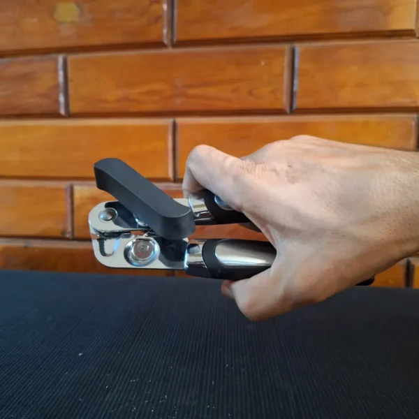 Manual Can opener turning knob and cutting wheel (3) Manual Can Opener – Sturdy Kitchen Essential