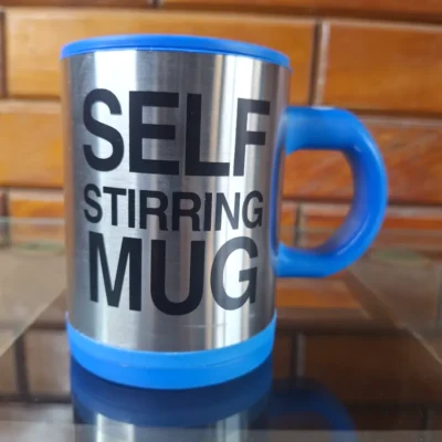 Self stirring mug button and handle design (3) Self Stirring Mug – Durable & Convenient