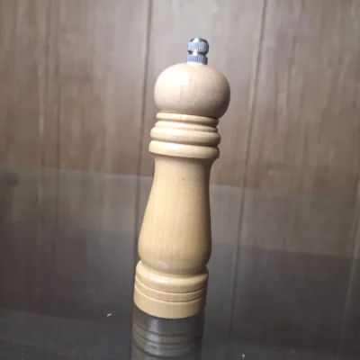 Wooden Manual Pepper Grinder – Durable Pick