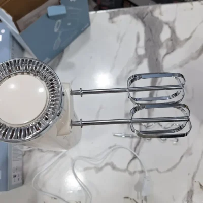Uakeen ZL-2303 - Dough Hooks Attached Uakeen ZL-2303 hand mixer with dough hooks attached