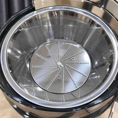Uakeen Electric Centrifugal Juicer ZL-713 — product view 3 Uakeen Electric Centrifugal Juicer ZL-713 product view 3